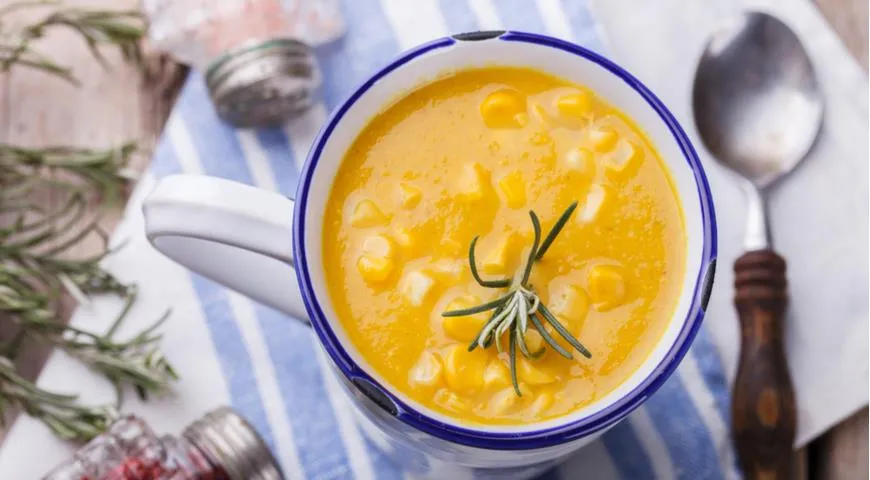 Majsmælksuppe med rosmarin