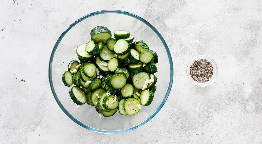 Syltet agurkesalat til vinteren