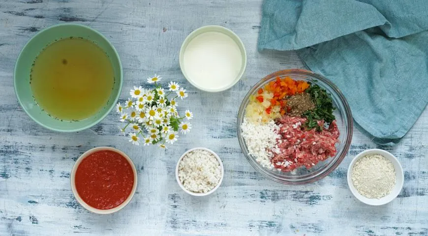 Tilsæt almindeligt vand, bouillon, fløde eller tomatsauce til fyldet